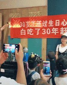 地摊女友爆料视频播放,揭秘背后惊人真相